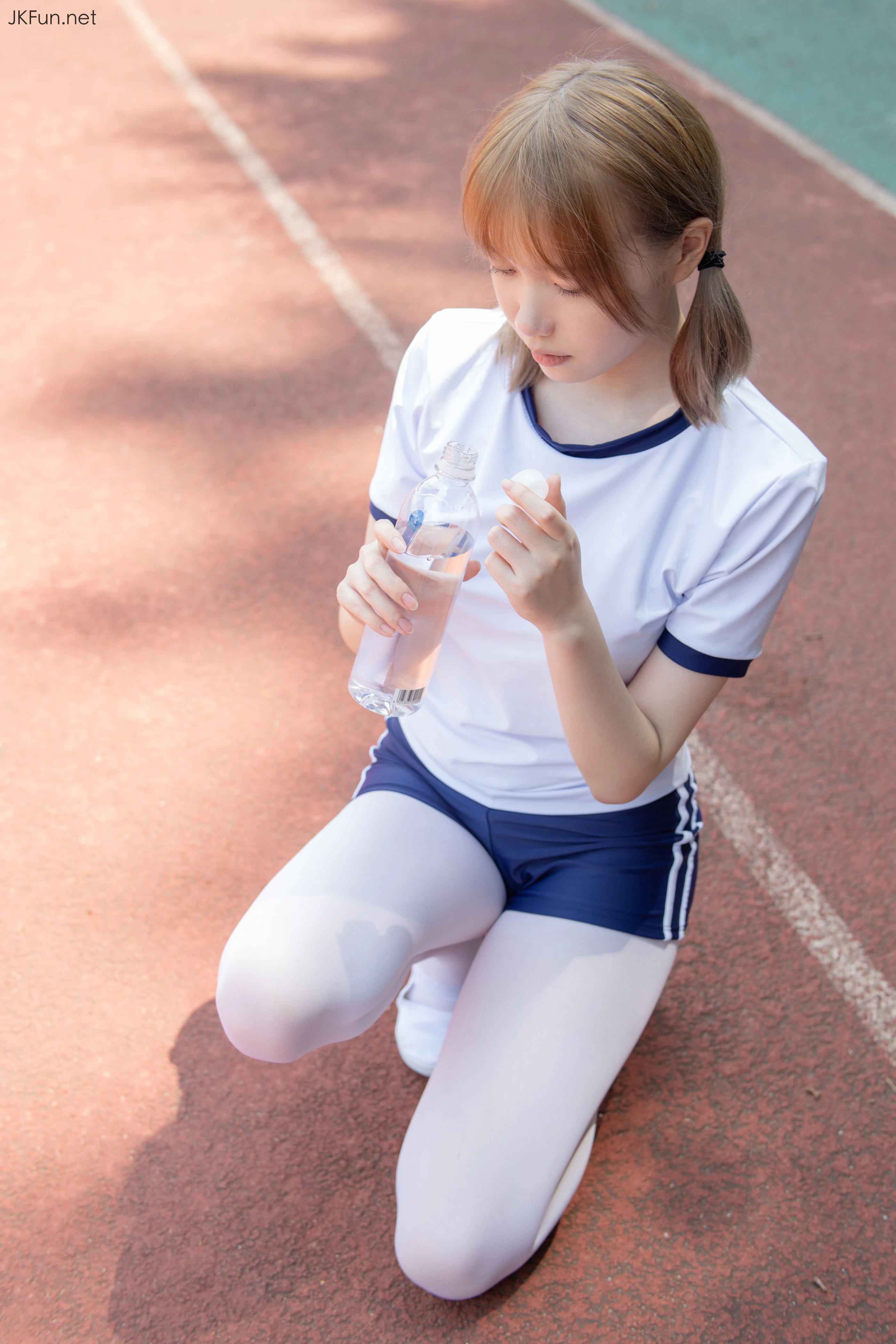 森萝财团 [JKFUN-019] 80D白丝外景体操服 Aika [107P 1V]插图2